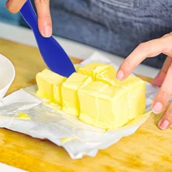 12 Pcs Plastic Butter Knife Spreader Versatile Kitchen Frosting Knives For Cheese Cream Icing Jam, Red Green Pink Blue, 7 X 1.4 Inch -Kitchen Island Sale 51B0f3DxIuL